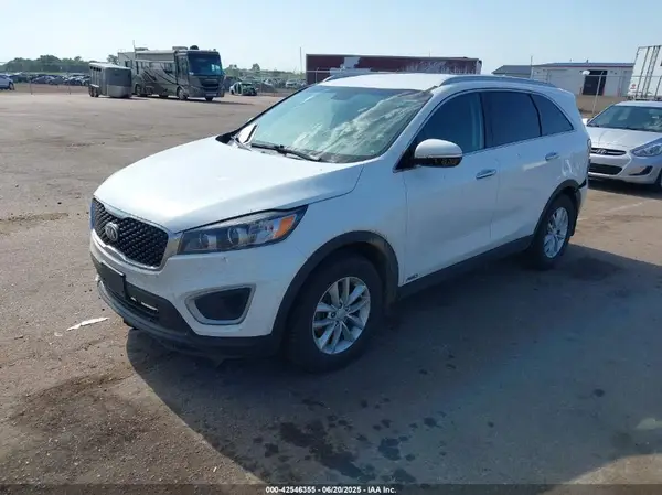 5XYPGDA35JG345577 2018 KIA SORENTO - Image 2