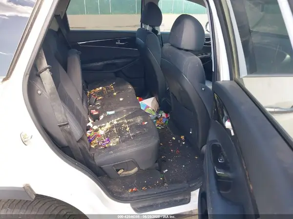 5XYPGDA35JG345577 2018 KIA SORENTO - Image 8