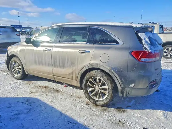 5XYPGDA35JG358622 2018 KIA SORENTO - Image 2