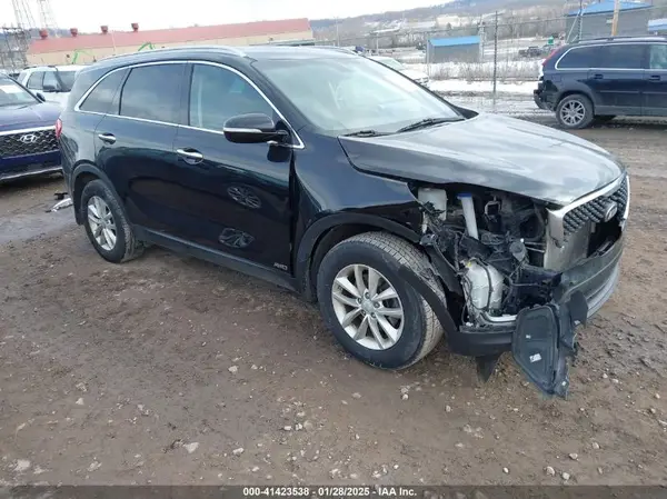 5XYPGDA35JG364369 2018 KIA SORENTO - Image 1