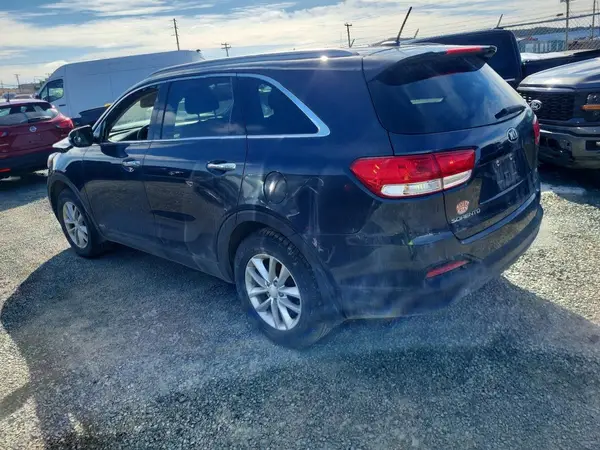 5XYPGDA35JG365909 2018 KIA SORENTO - Image 2