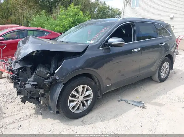 5XYPGDA35JG377140 2018 KIA SORENTO - Image 2
