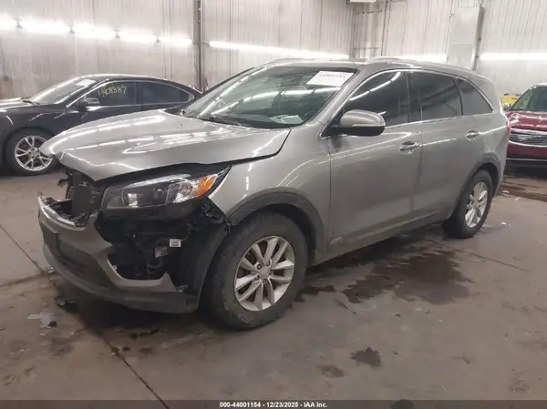 5XYPGDA35JG398487 2018 KIA SORENTO - Image 2