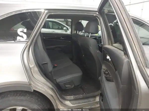 5XYPGDA35JG398487 2018 KIA SORENTO - Image 8