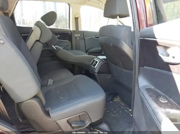 5XYPGDA35JG410203 2018 KIA SORENTO - Image 8