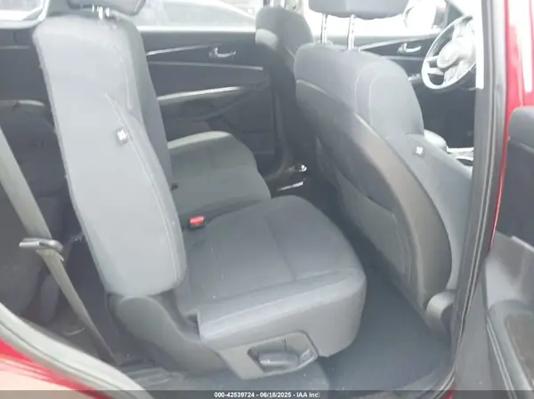 5XYPGDA35JG425042 2018 KIA SORENTO - Image 8