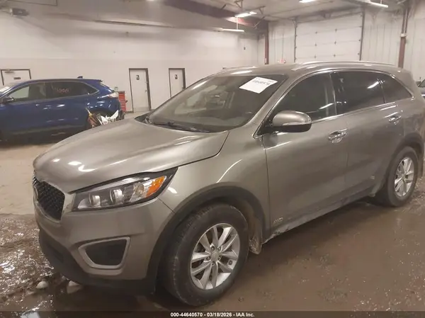 5XYPGDA35JG426241 2018 KIA SORENTO - Image 2