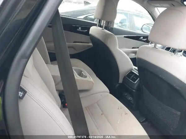 5XYPGDA35KG435667 2019 KIA SORENTO - Image 8