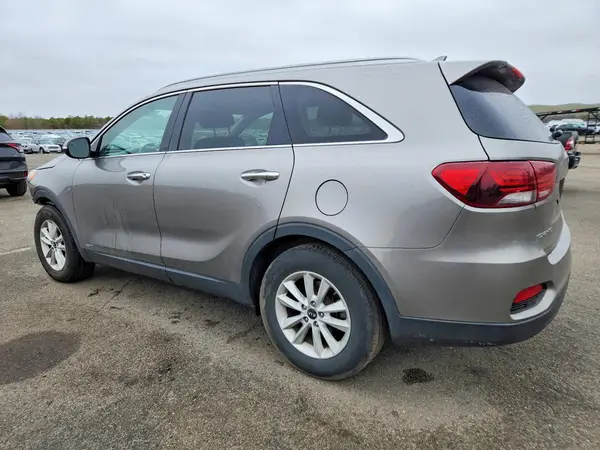 5XYPGDA35KG436138 2019 KIA SORENTO - Image 2