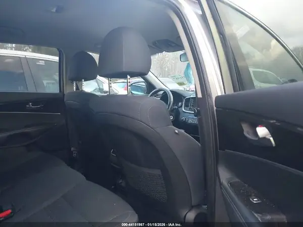 5XYPGDA35KG436155 2019 KIA SORENTO - Image 8
