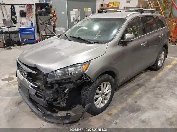 5XYPGDA35KG454610 2019 KIA SORENTO - Image 2