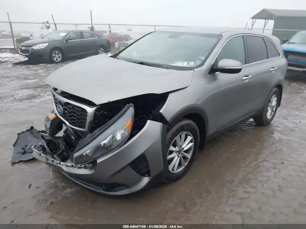 5XYPGDA35KG473853 2019 KIA SORENTO - Image 2