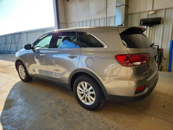 5XYPGDA35KG503837 2019 KIA SORENTO - Image 2