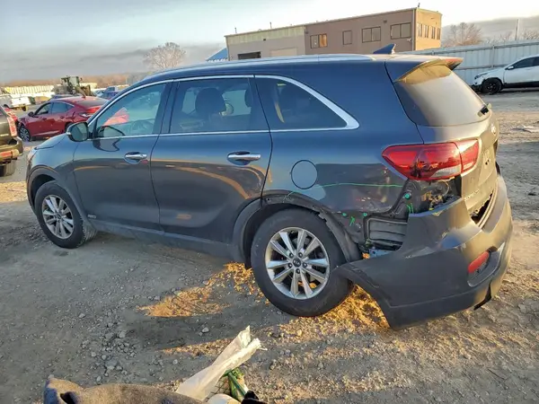 5XYPGDA35KG547319 2019 KIA SORENTO - Image 2