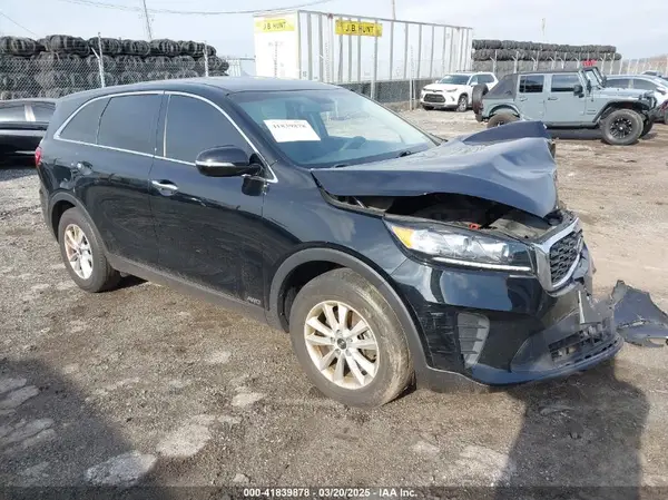 5XYPGDA35KG553010 2019 KIA SORENTO - Image 1