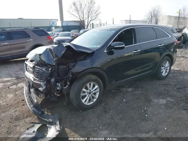 5XYPGDA35KG553010 2019 KIA SORENTO - Image 2