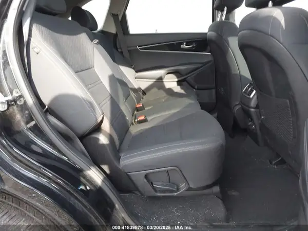 5XYPGDA35KG553010 2019 KIA SORENTO - Image 8