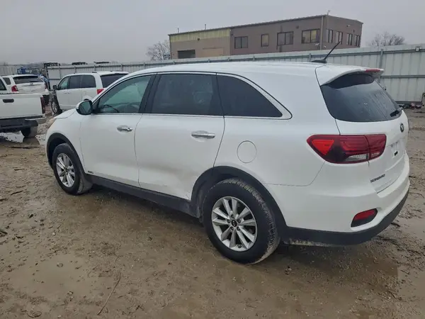 5XYPGDA35KG565710 2019 KIA SORENTO - Image 2