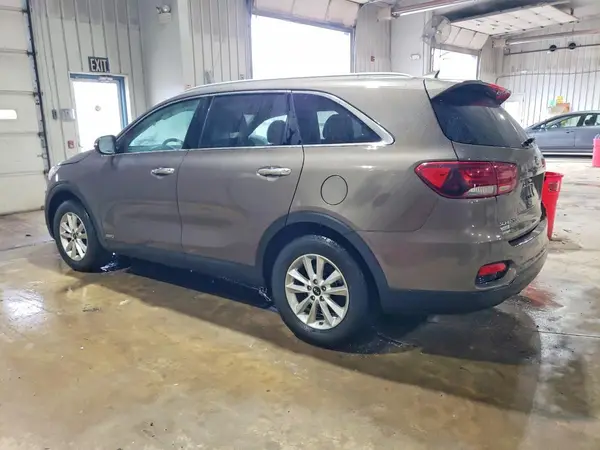 5XYPGDA35KG574424 2019 KIA SORENTO - Image 2
