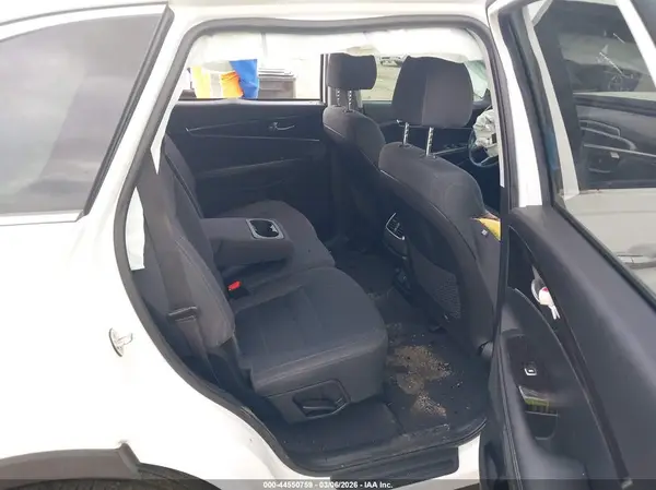 5XYPGDA35KG574813 2019 KIA SORENTO - Image 8