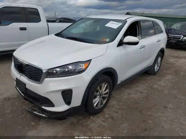 5XYPGDA35KG574925 2019 KIA SORENTO - Image 2