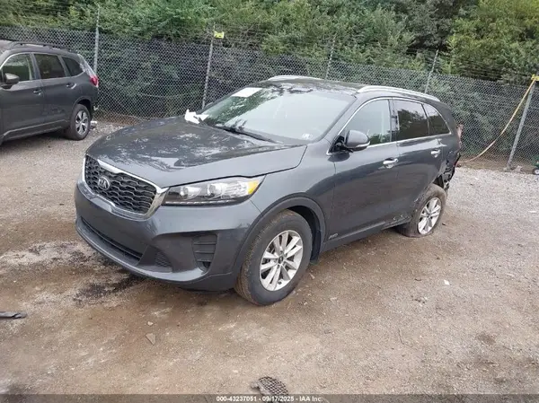 5XYPGDA35KG604067 2019 KIA SORENTO - Image 2