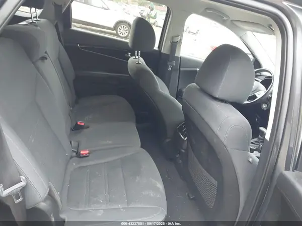 5XYPGDA35KG604067 2019 KIA SORENTO - Image 8