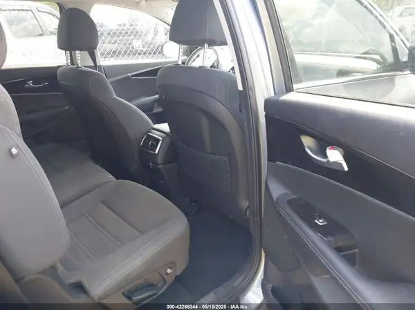 5XYPGDA35LG640097 2020 KIA SORENTO - Image 8
