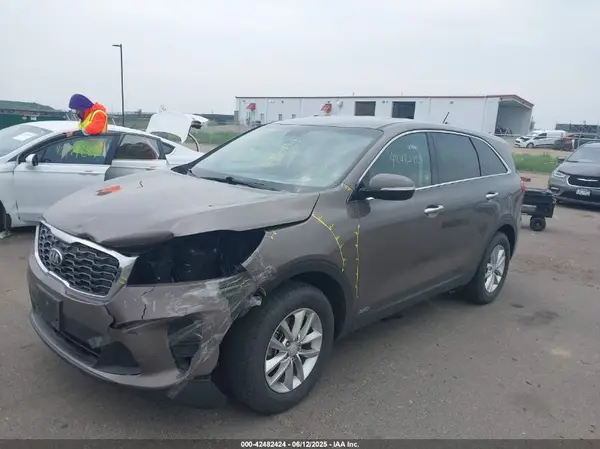 5XYPGDA35LG646238 2020 KIA SORENTO - Image 2
