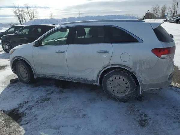 5XYPGDA36GG013673 2016 KIA SORENTO - Image 2