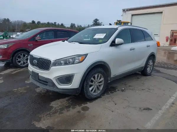 5XYPGDA36GG027864 2016 KIA SORENTO - Image 2