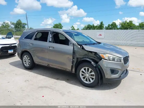 5XYPGDA36GG027928 2016 KIA SORENTO - Image 1