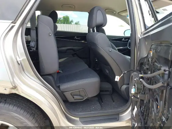 5XYPGDA36GG027928 2016 KIA SORENTO - Image 8