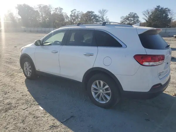 5XYPGDA36GG061982 2016 KIA SORENTO - Image 2