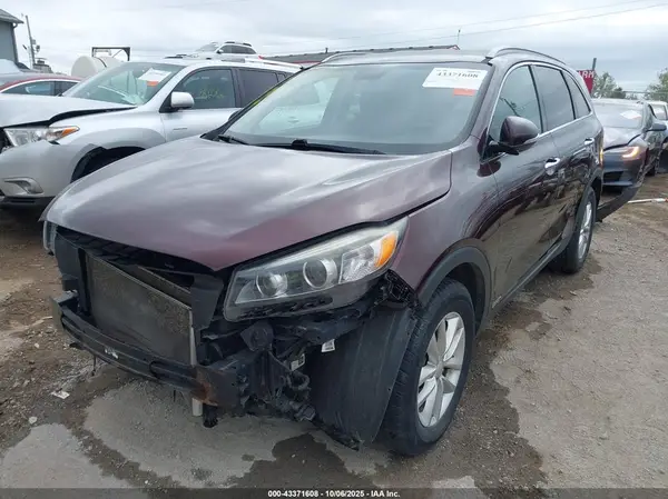 5XYPGDA36GG064204 2016 KIA SORENTO - Image 2