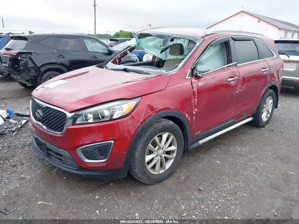 5XYPGDA36GG090611 2016 KIA SORENTO - Image 2