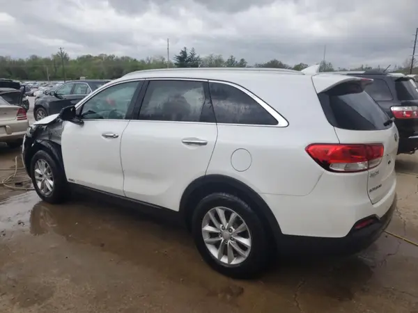 5XYPGDA36GG107634 2016 KIA SORENTO - Image 2