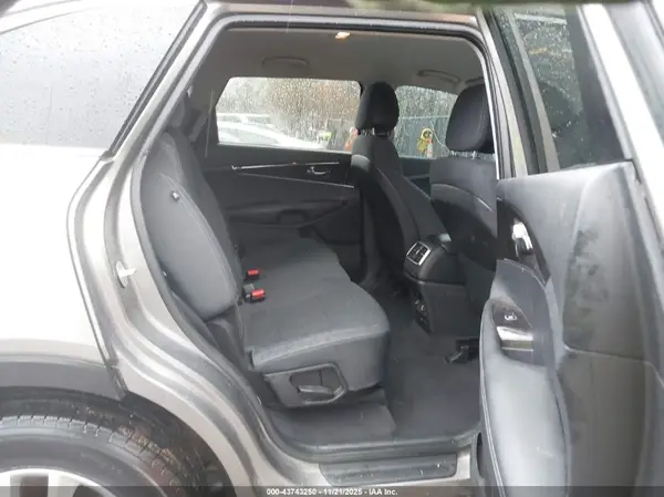 5XYPGDA36GG110386 2016 KIA SORENTO - Image 8