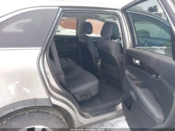 5XYPGDA36GG134395 2016 KIA SORENTO - Image 8