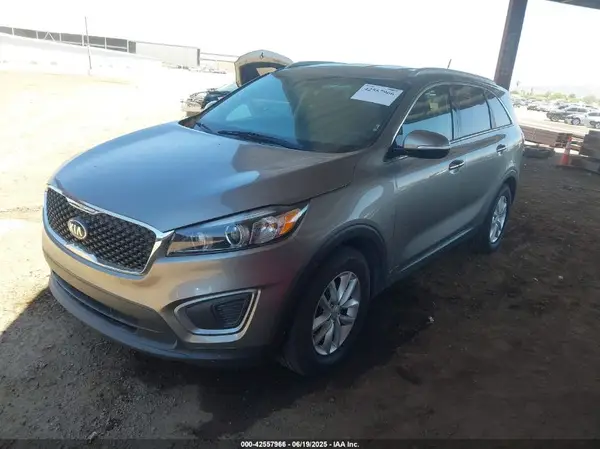 5XYPGDA36GG137149 2016 KIA SORENTO - Image 2