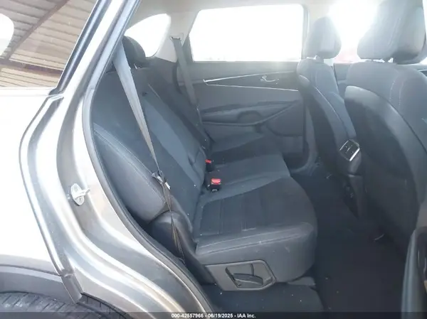 5XYPGDA36GG137149 2016 KIA SORENTO - Image 8