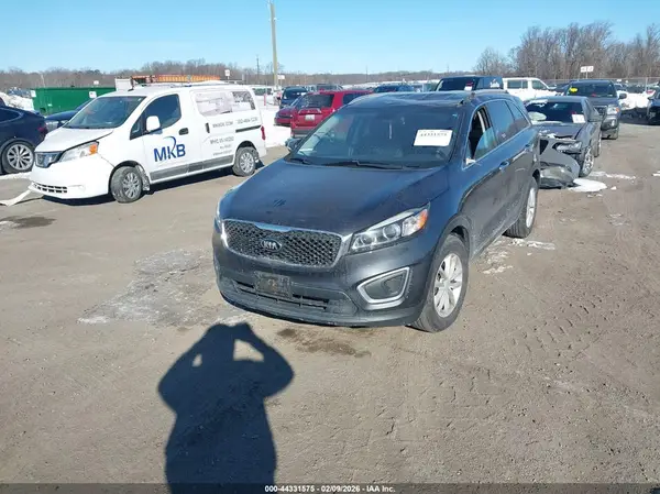 5XYPGDA36GG156557 2016 KIA SORENTO - Image 2