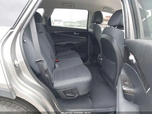 5XYPGDA36GG169986 2016 KIA SORENTO - Image 8