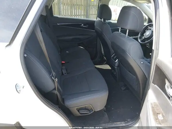 5XYPGDA36HG230013 2017 KIA SORENTO - Image 8