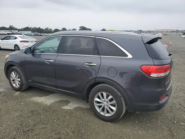 5XYPGDA36HG243568 2017 KIA SORENTO - Image 2