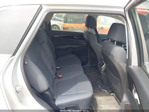 5XYPGDA36HG245546 2017 KIA SORENTO - Image 8