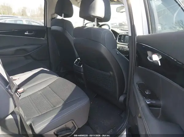 5XYPGDA36HG246227 2017 KIA SORENTO - Image 8