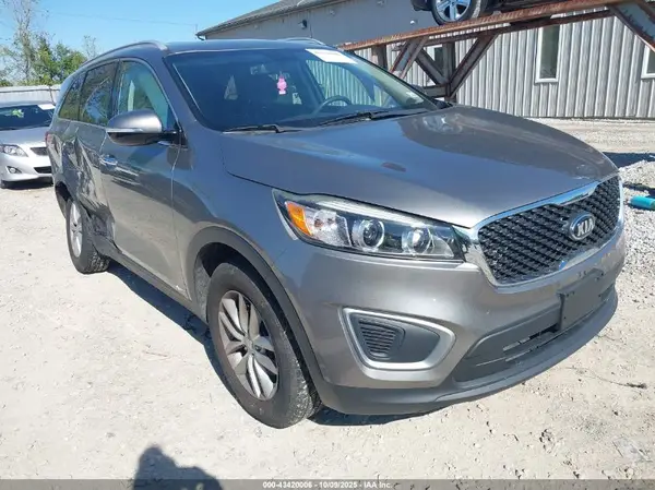 5XYPGDA36HG246812 2017 KIA SORENTO - Image 1