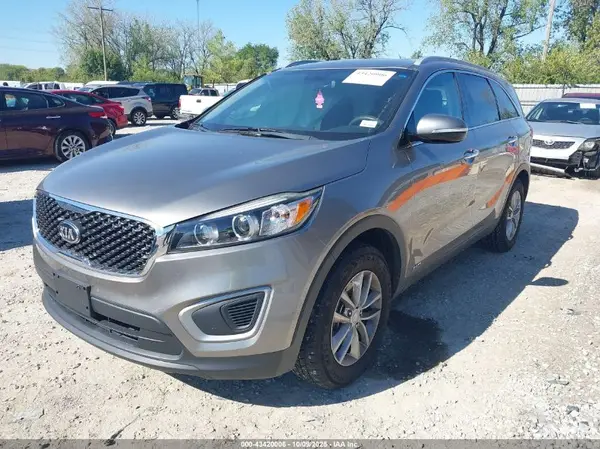 5XYPGDA36HG246812 2017 KIA SORENTO - Image 2