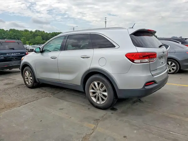 5XYPGDA36HG248401 2017 KIA SORENTO - Image 2